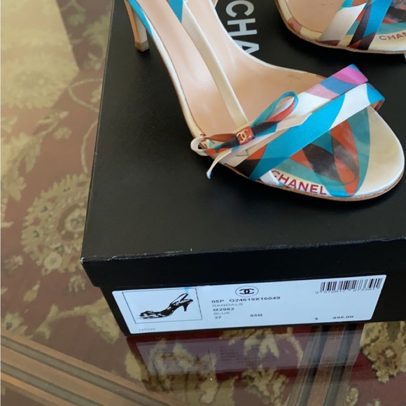 Channel sandals. - Picture 2 of 12